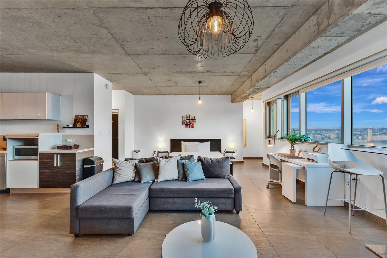 404 AVE DE LA CONSTITUCION #1906