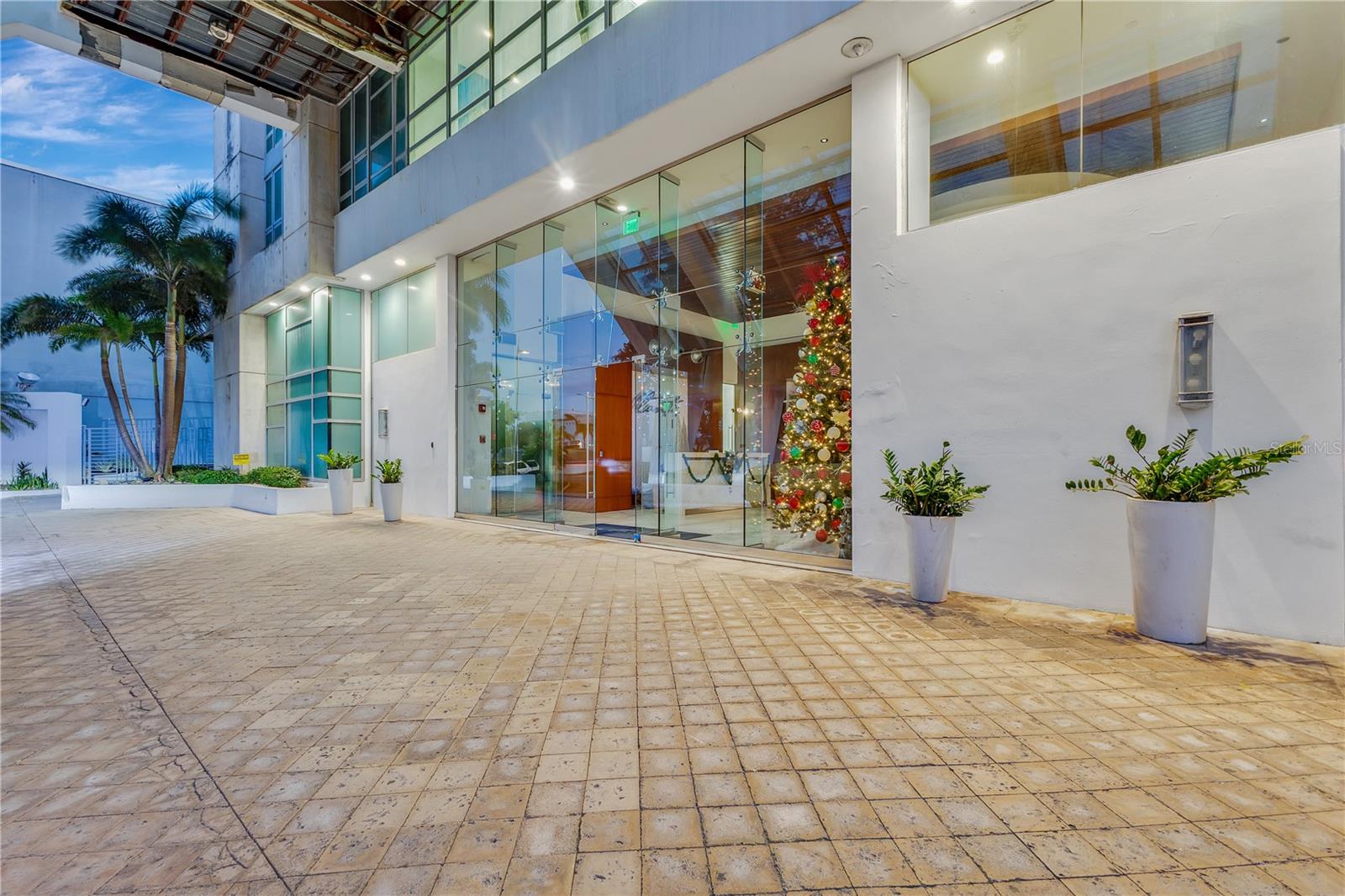 404 AVE DE LA CONSTITUCION #1906