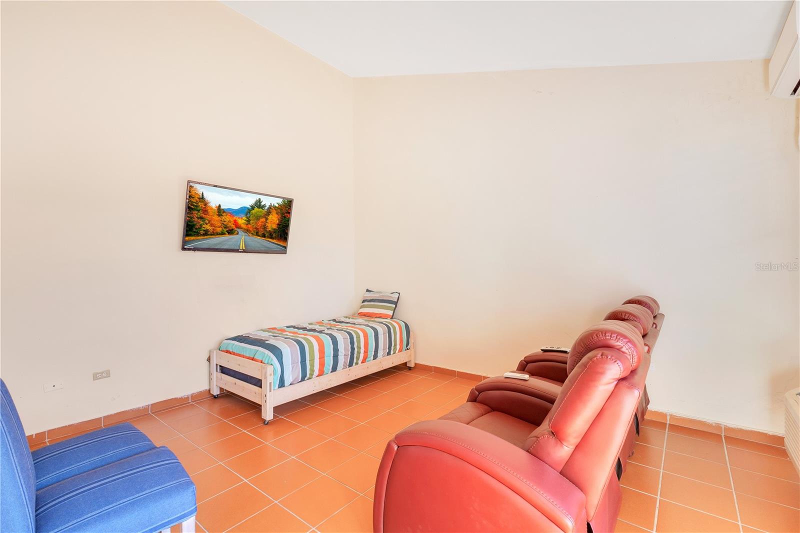 LAS VILLAS EN PALMAS HARBOUR DR #C-1