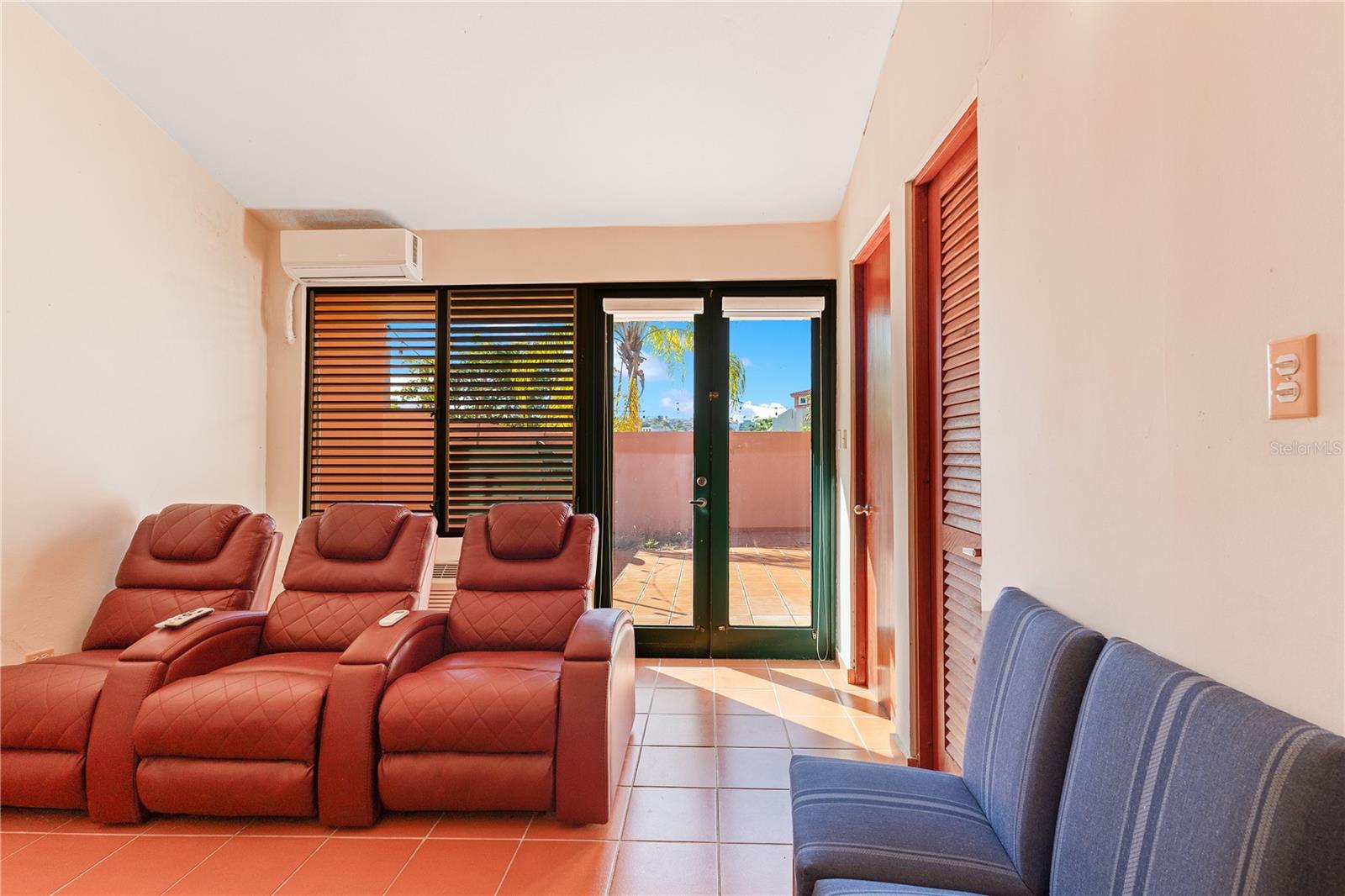 LAS VILLAS EN PALMAS HARBOUR DR #C-1