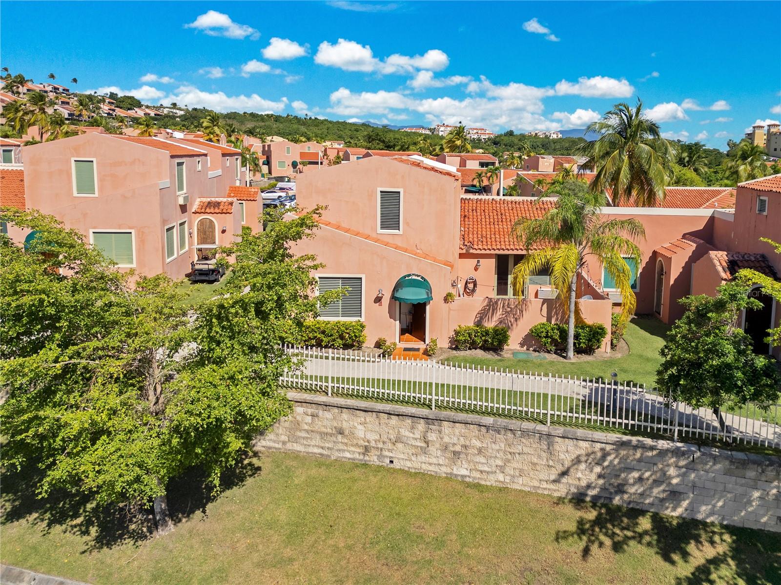 LAS VILLAS EN PALMAS HARBOUR DR #C-1