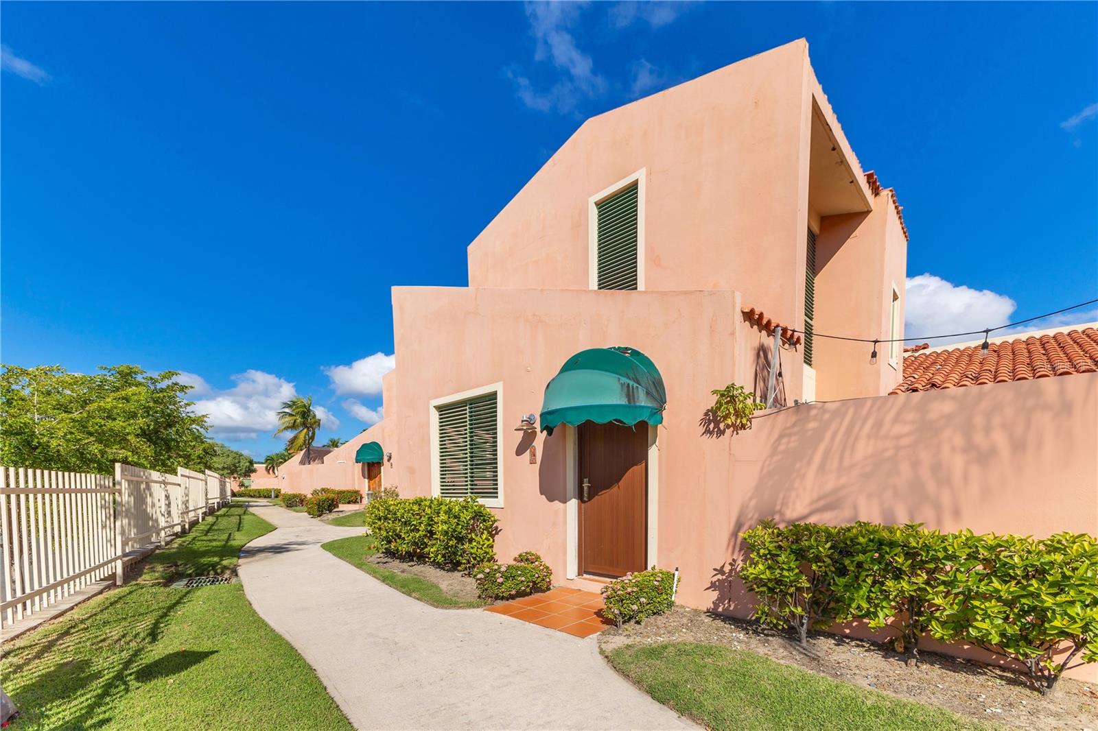 LAS VILLAS EN PALMAS HARBOUR DR #C-1