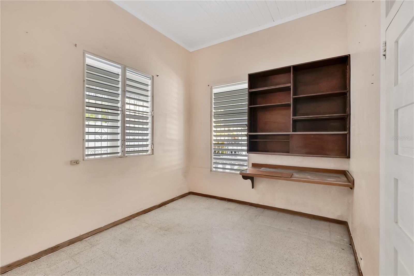 704 CALLE ROOSEVELT MIRAMAR