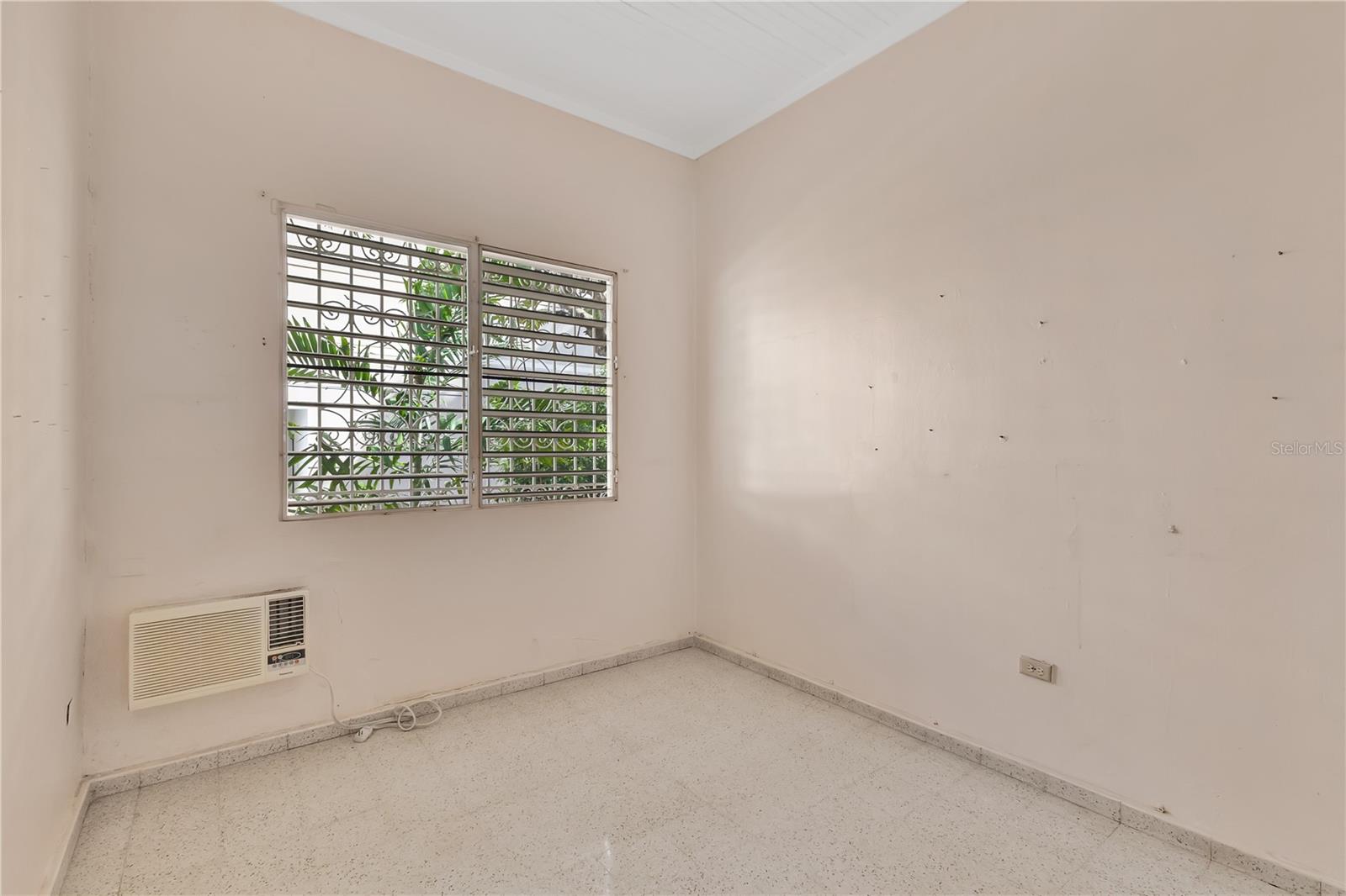 704 CALLE ROOSEVELT MIRAMAR