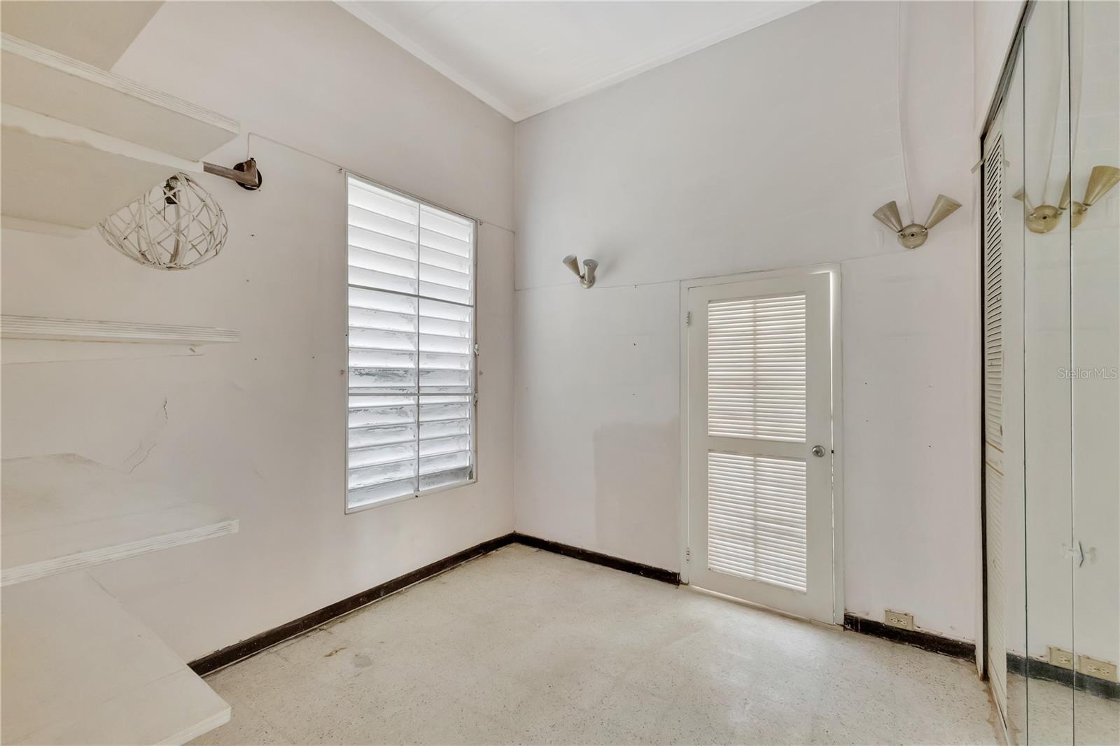 704 CALLE ROOSEVELT MIRAMAR