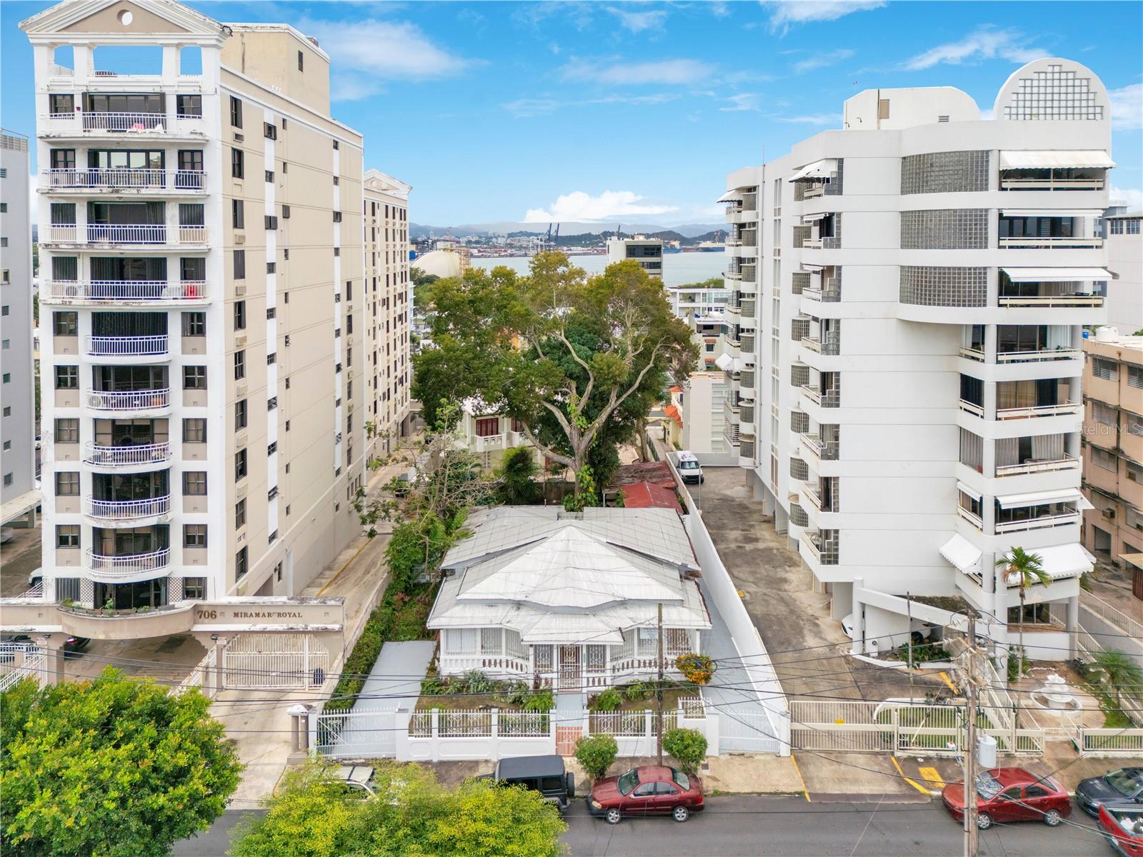 704 CALLE ROOSEVELT MIRAMAR