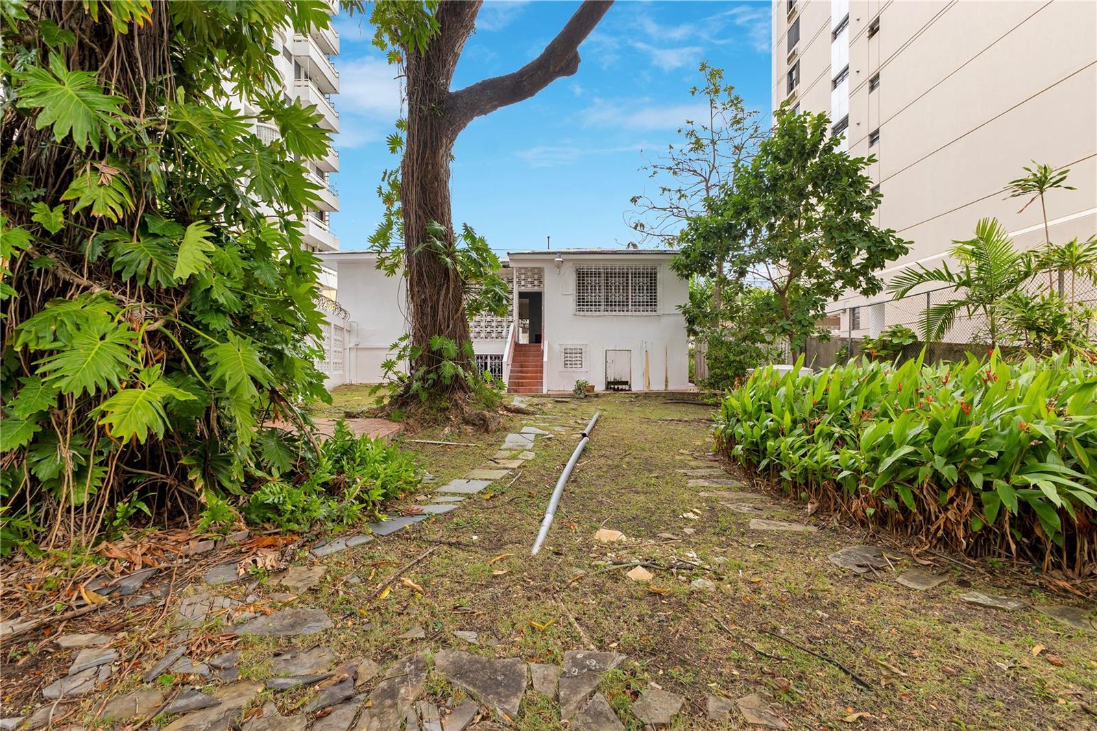 704 CALLE ROOSEVELT MIRAMAR