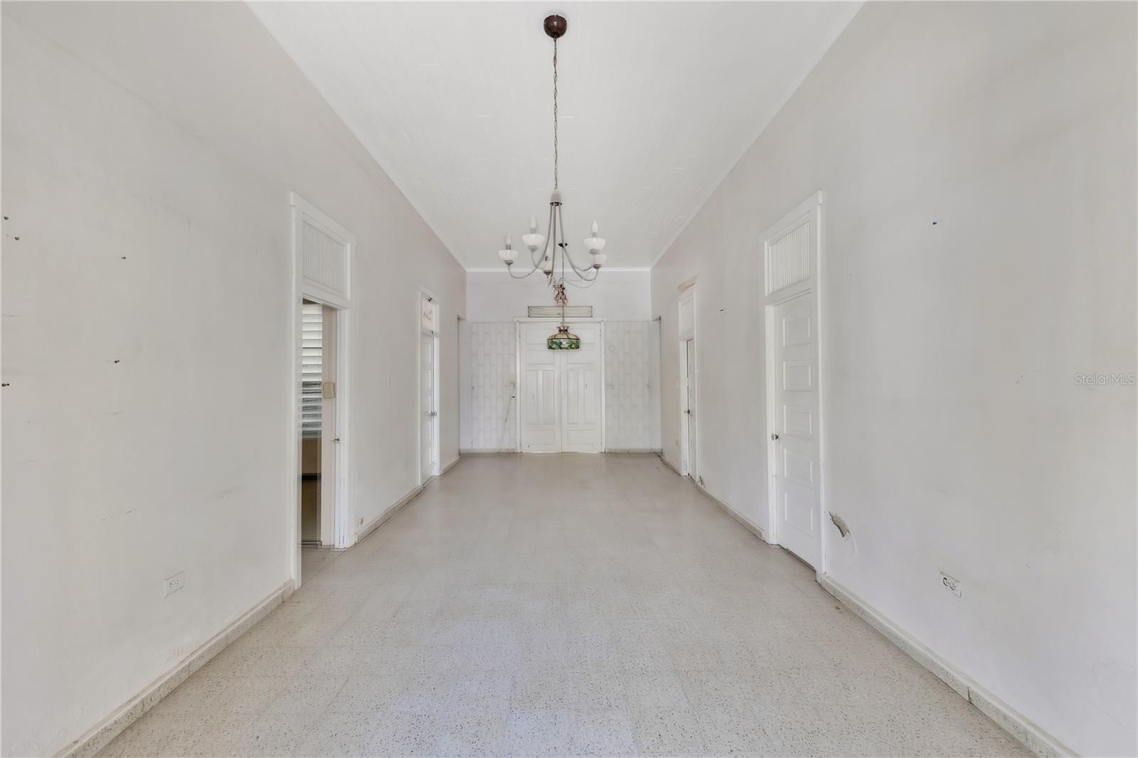 704 CALLE ROOSEVELT MIRAMAR