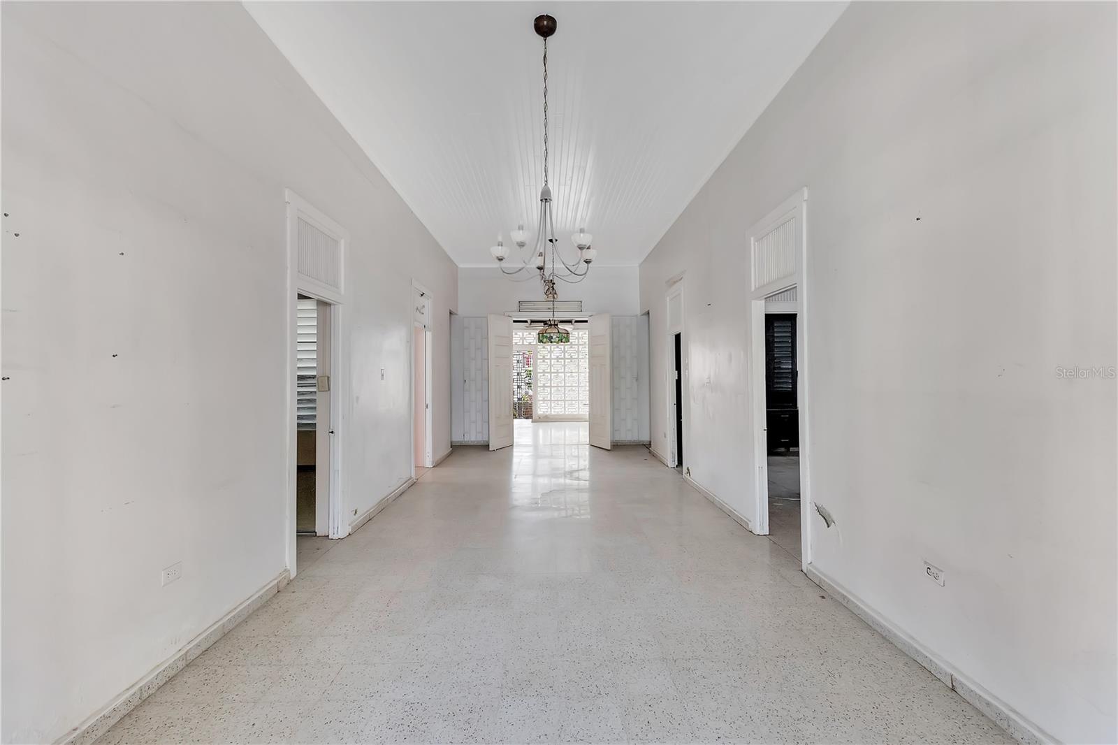 704 CALLE ROOSEVELT MIRAMAR