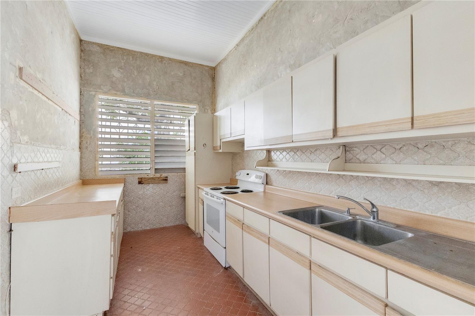 704 CALLE ROOSEVELT MIRAMAR