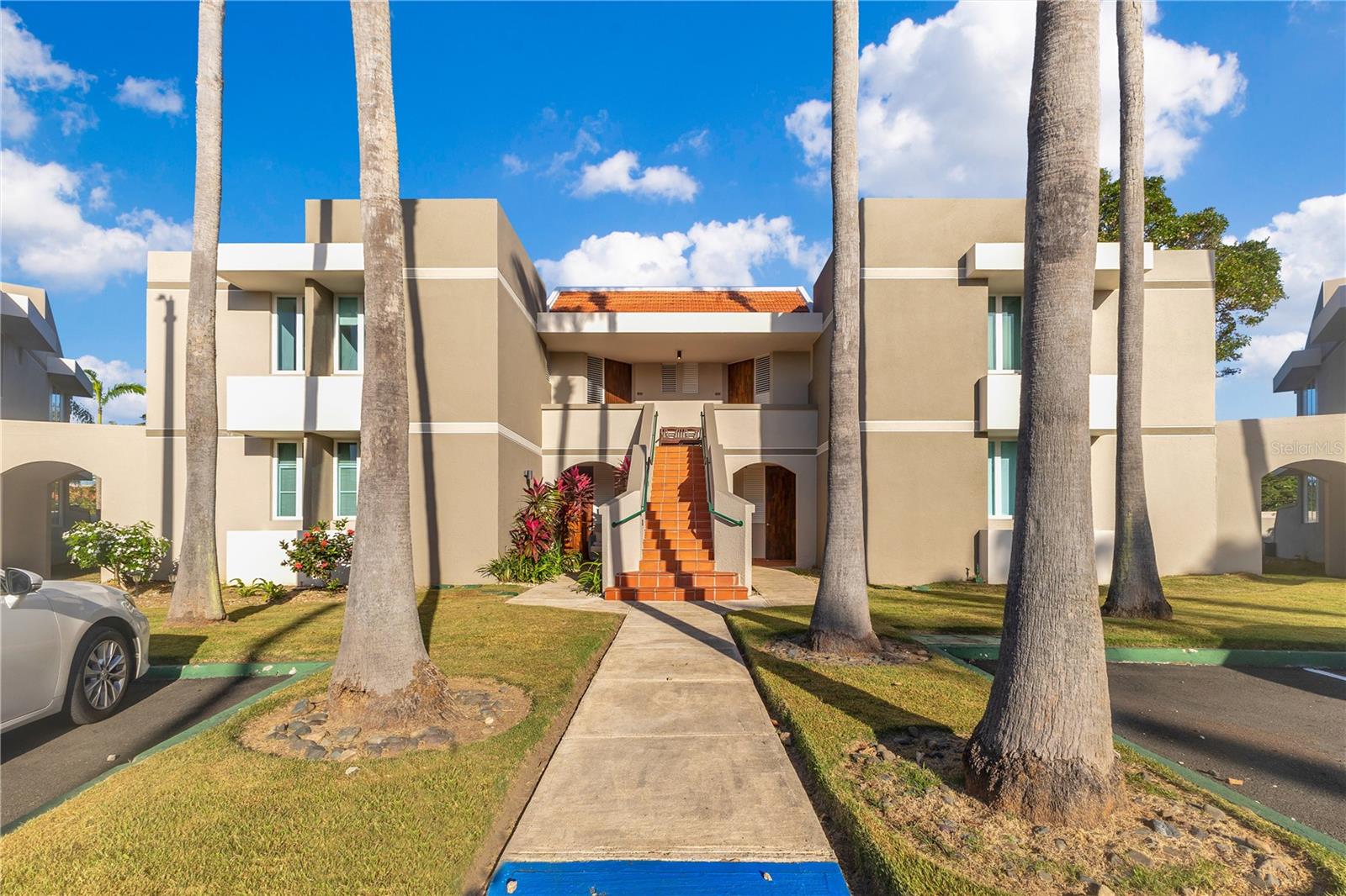 711 N COAST VLG #122