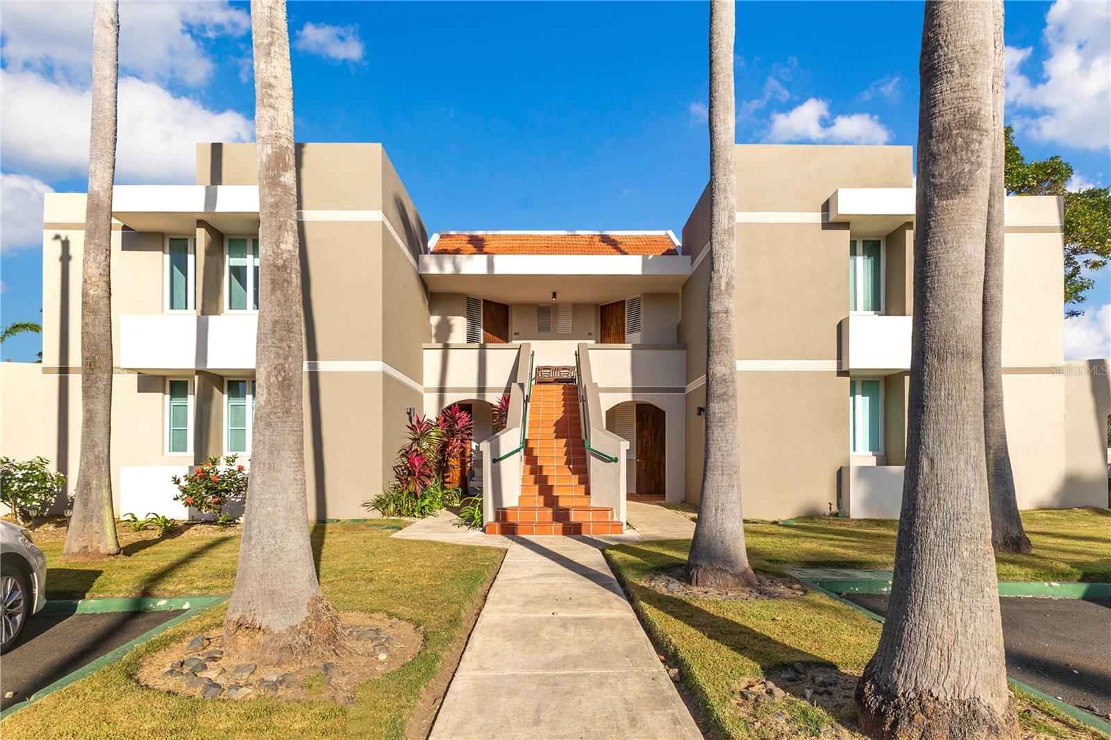 711 N COAST VLG #122