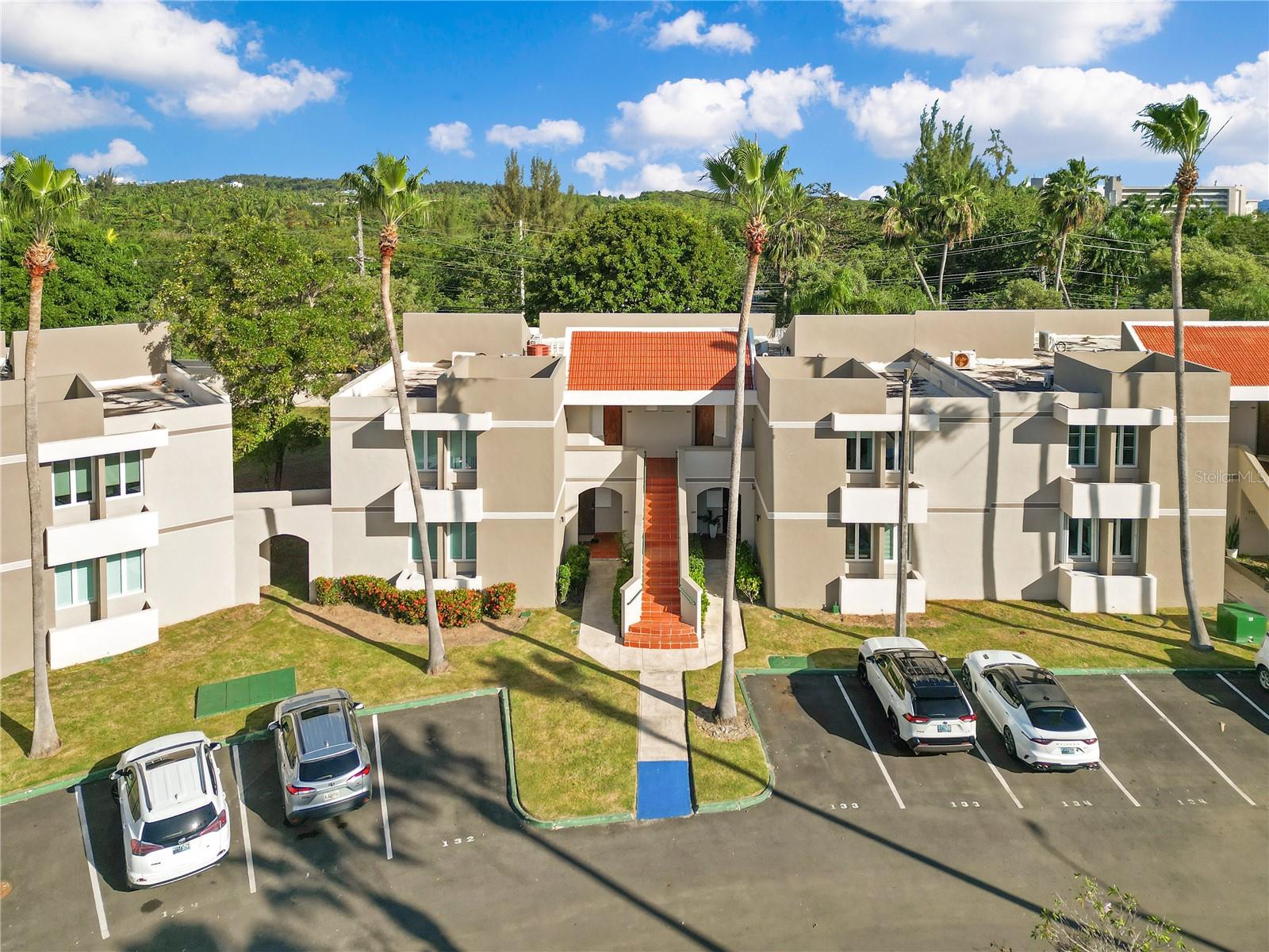 711 N COAST VLG #122