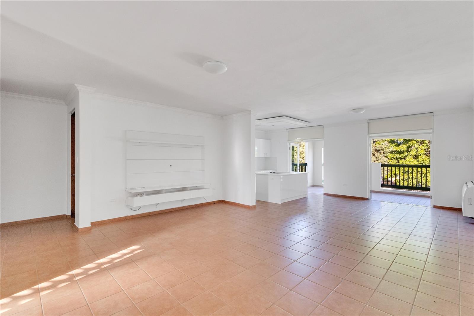 711 N COAST VLG #122