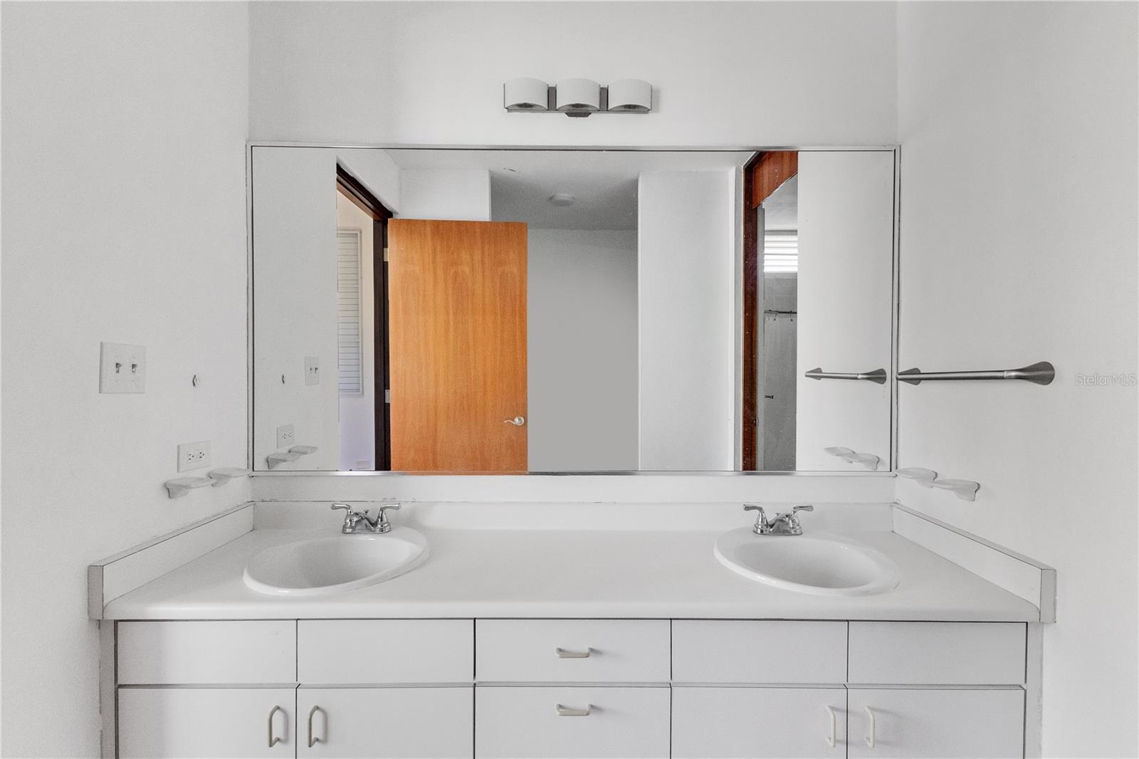 711 N COAST VLG #122