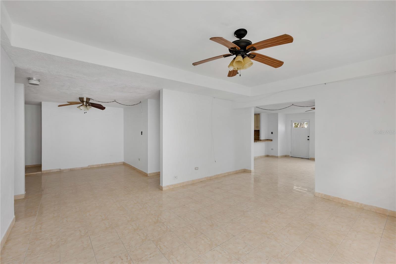 1616 CALLE GUADIANA #F6