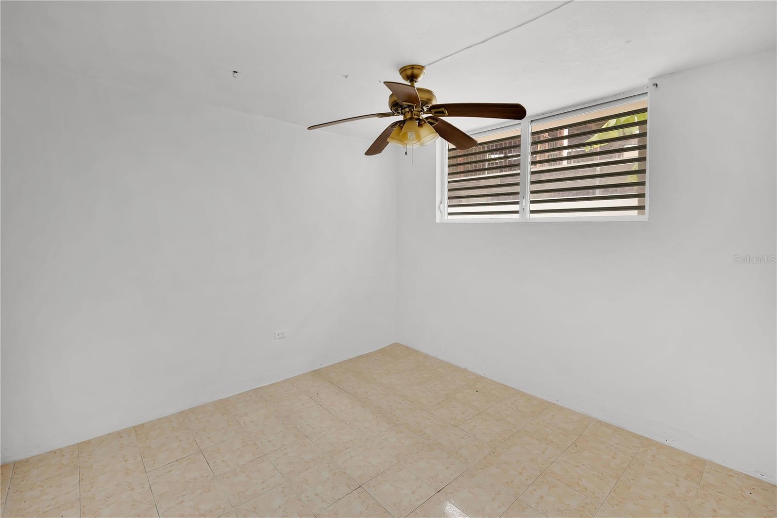 1616 CALLE GUADIANA #F6