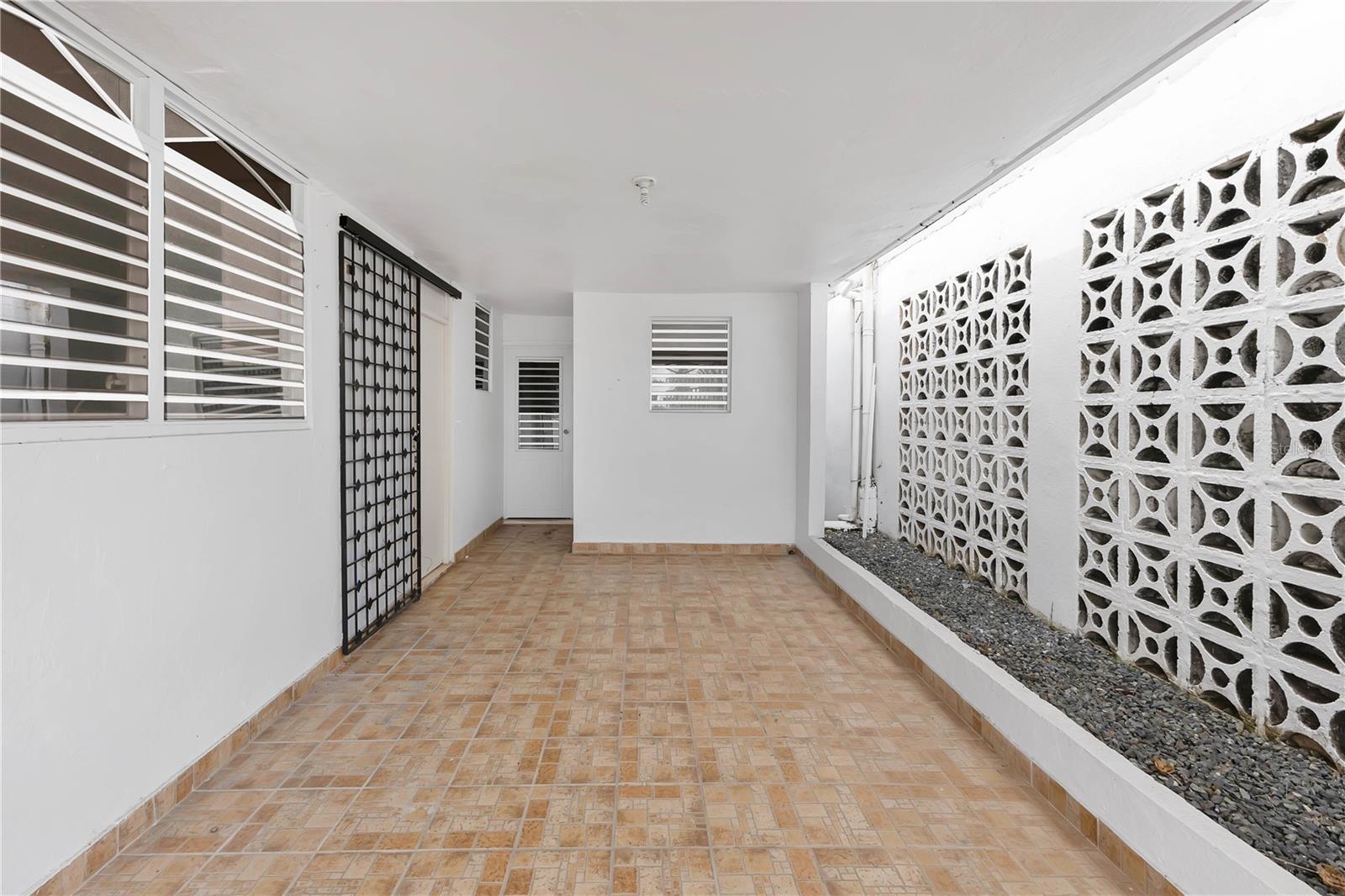 1616 CALLE GUADIANA #F6