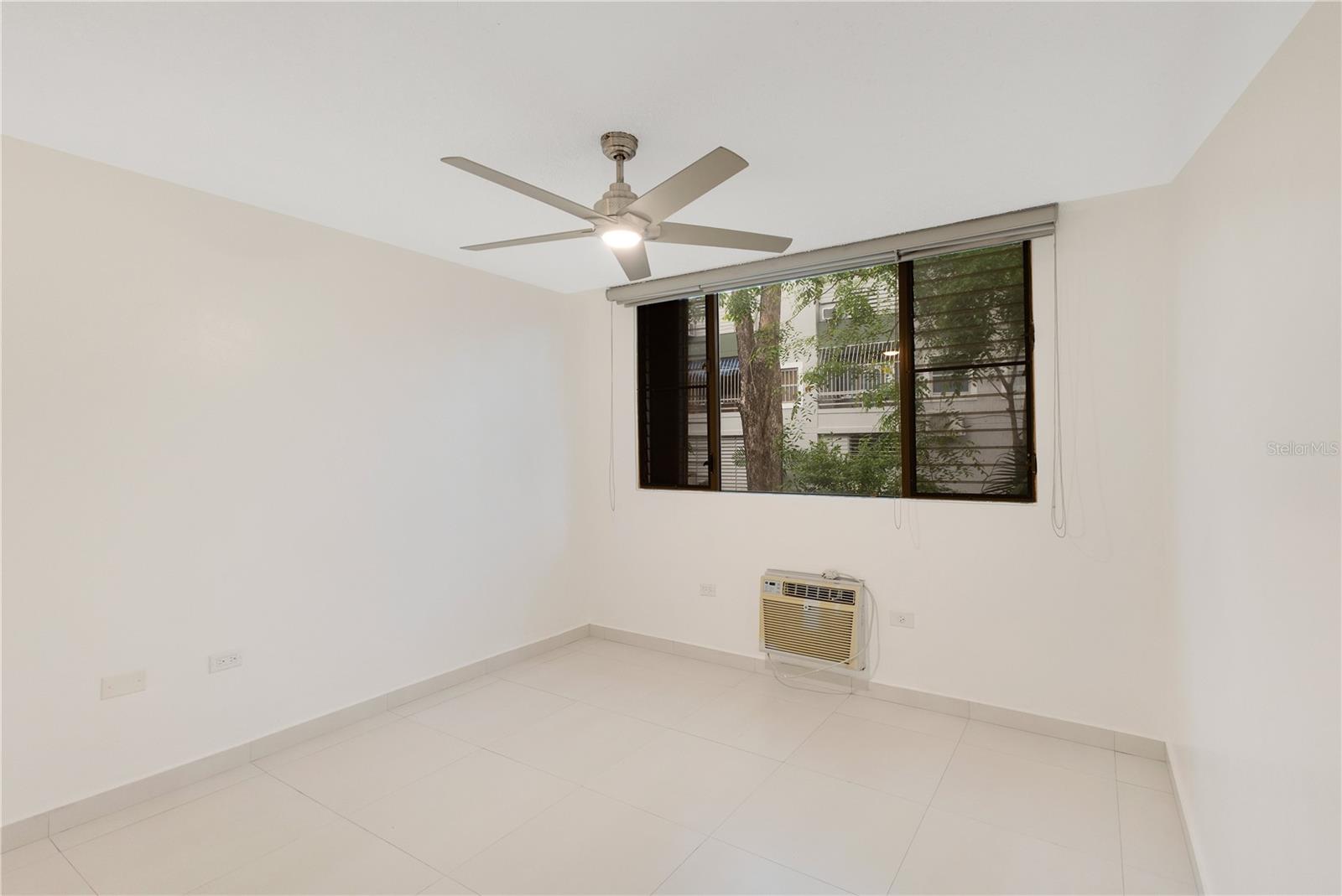 Cond. GOLDEN COURT II, HATO REY #H 202