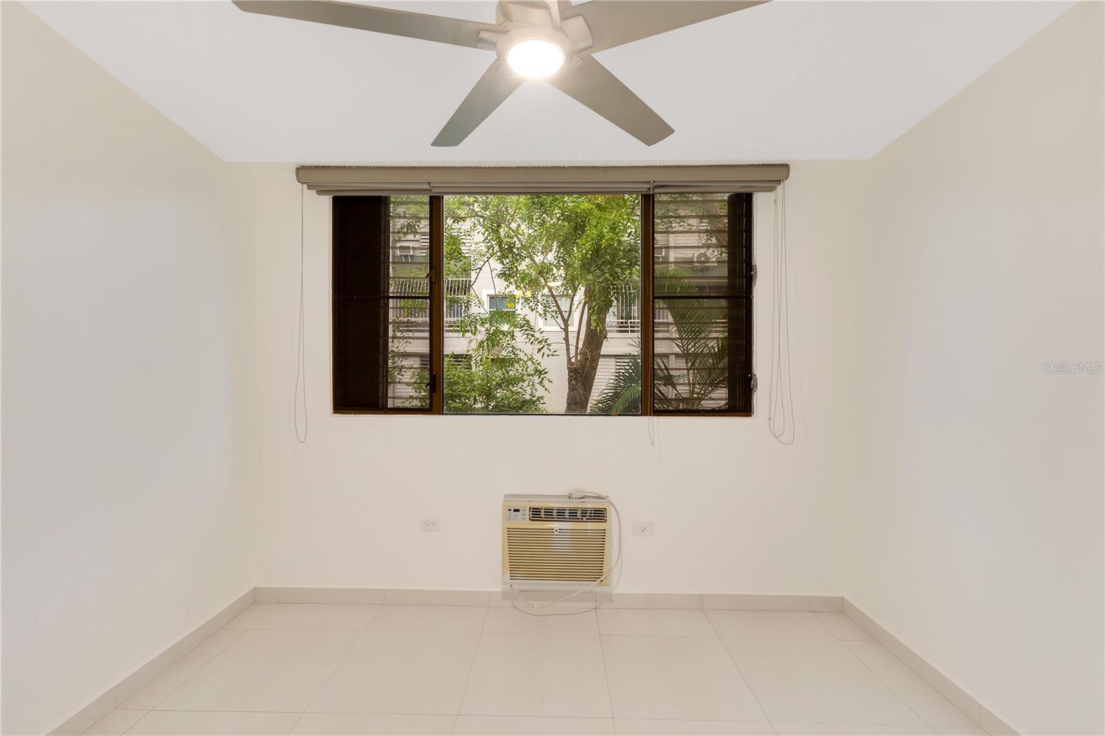 Cond. GOLDEN COURT II, HATO REY #H 202