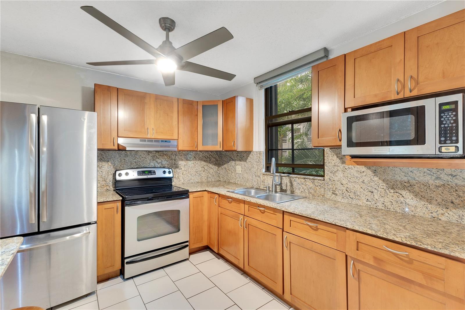 Cond. GOLDEN COURT II, HATO REY #H 202