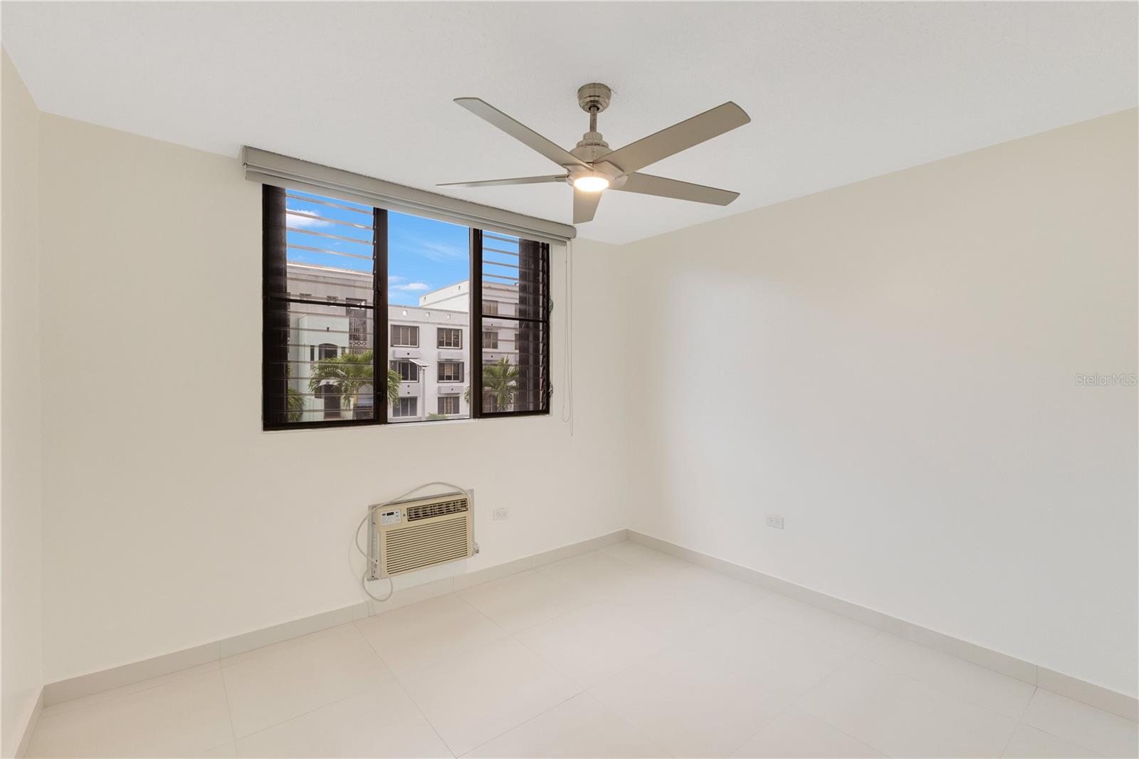 Cond. GOLDEN COURT II, HATO REY #H 202