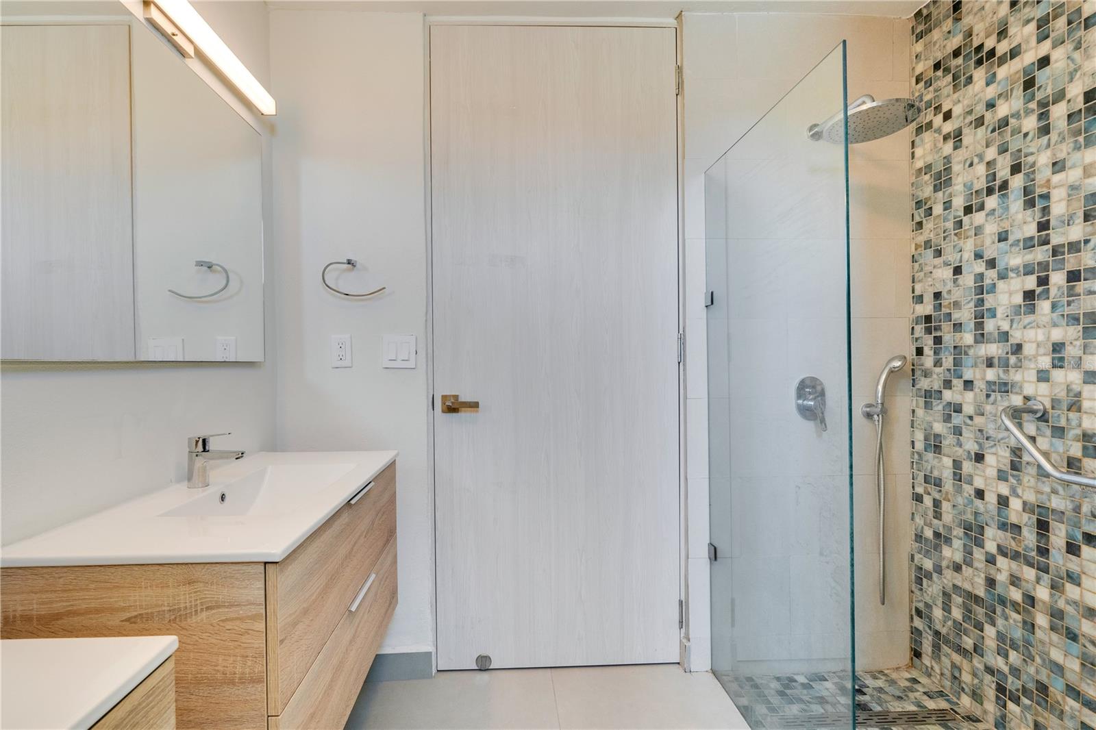 1445 MARGINAL VILLAMAR #821