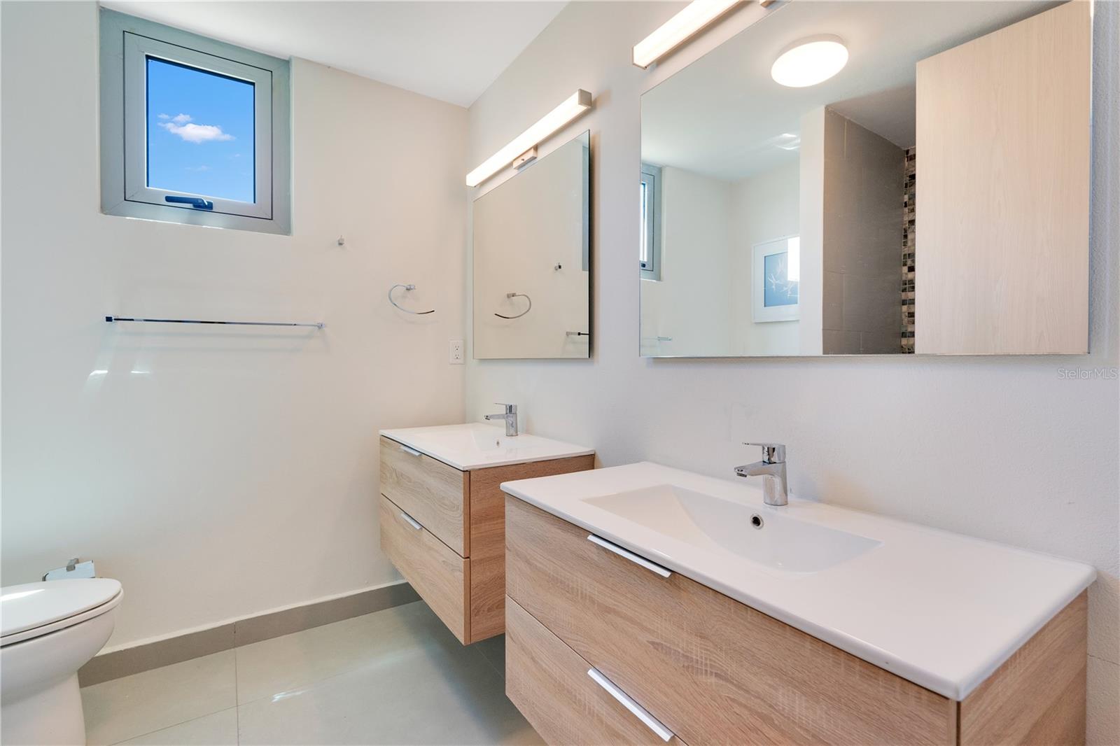 1445 MARGINAL VILLAMAR #821