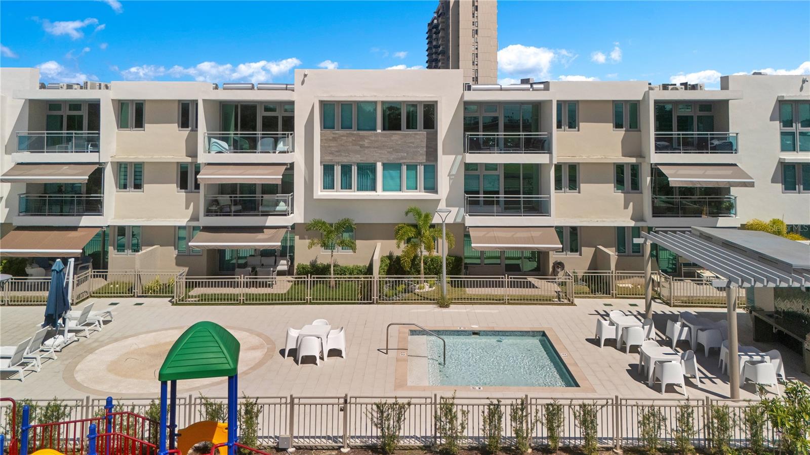 1445 MARGINAL VILLAMAR #821