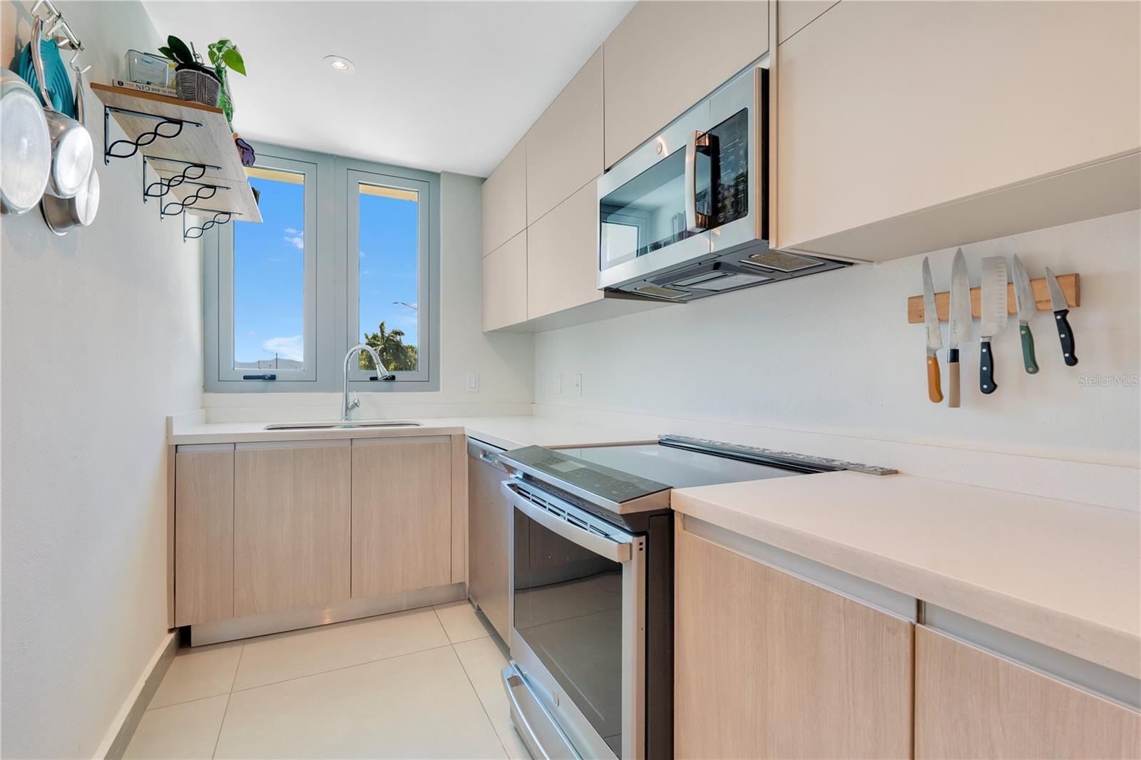 1445 MARGINAL VILLAMAR #821