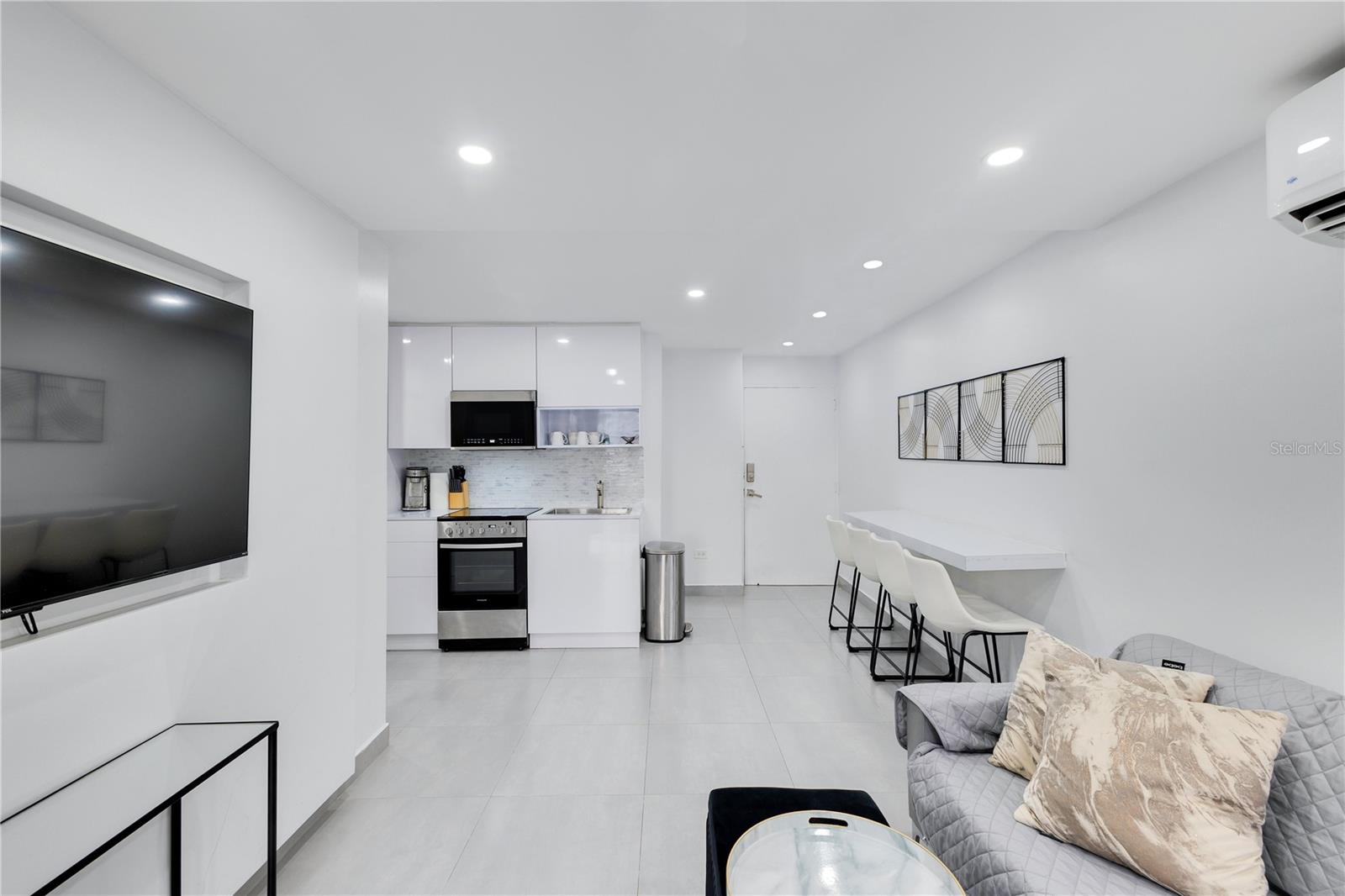 1603 CALLE LOIZA #404