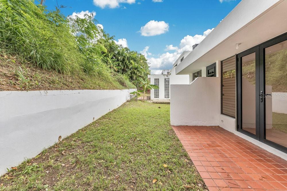 2 URB SANS SOUCI COURT #C-9