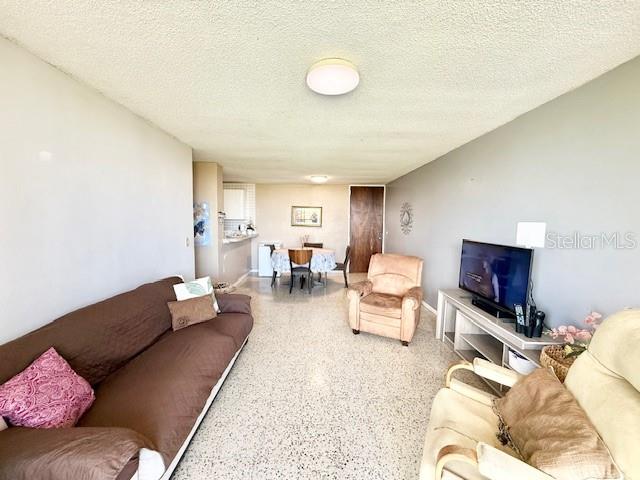 Cond. Laguna Gardens 2 AVE. LAGUNA #8E