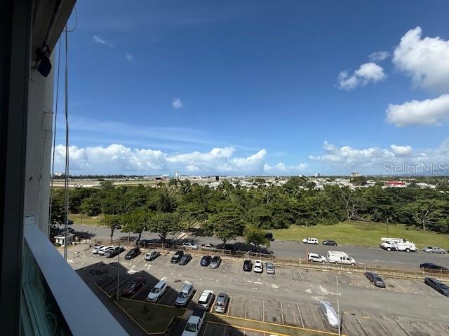 Cond. Laguna Gardens 2 AVE. LAGUNA #8E