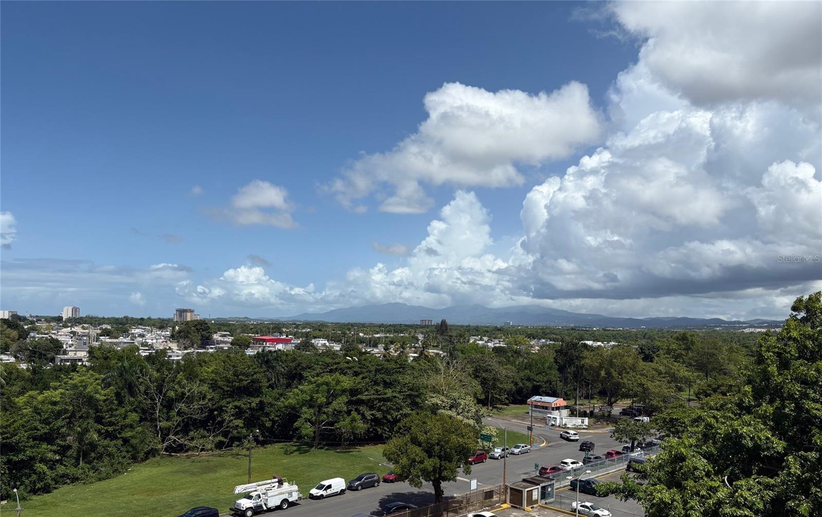 Cond. Laguna Gardens 2 AVE. LAGUNA #8E