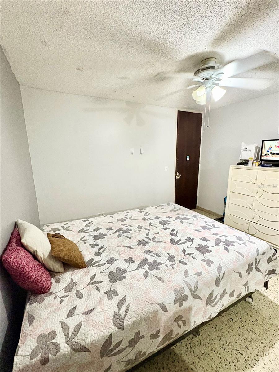 Cond. Laguna Gardens 2 AVE. LAGUNA #8E