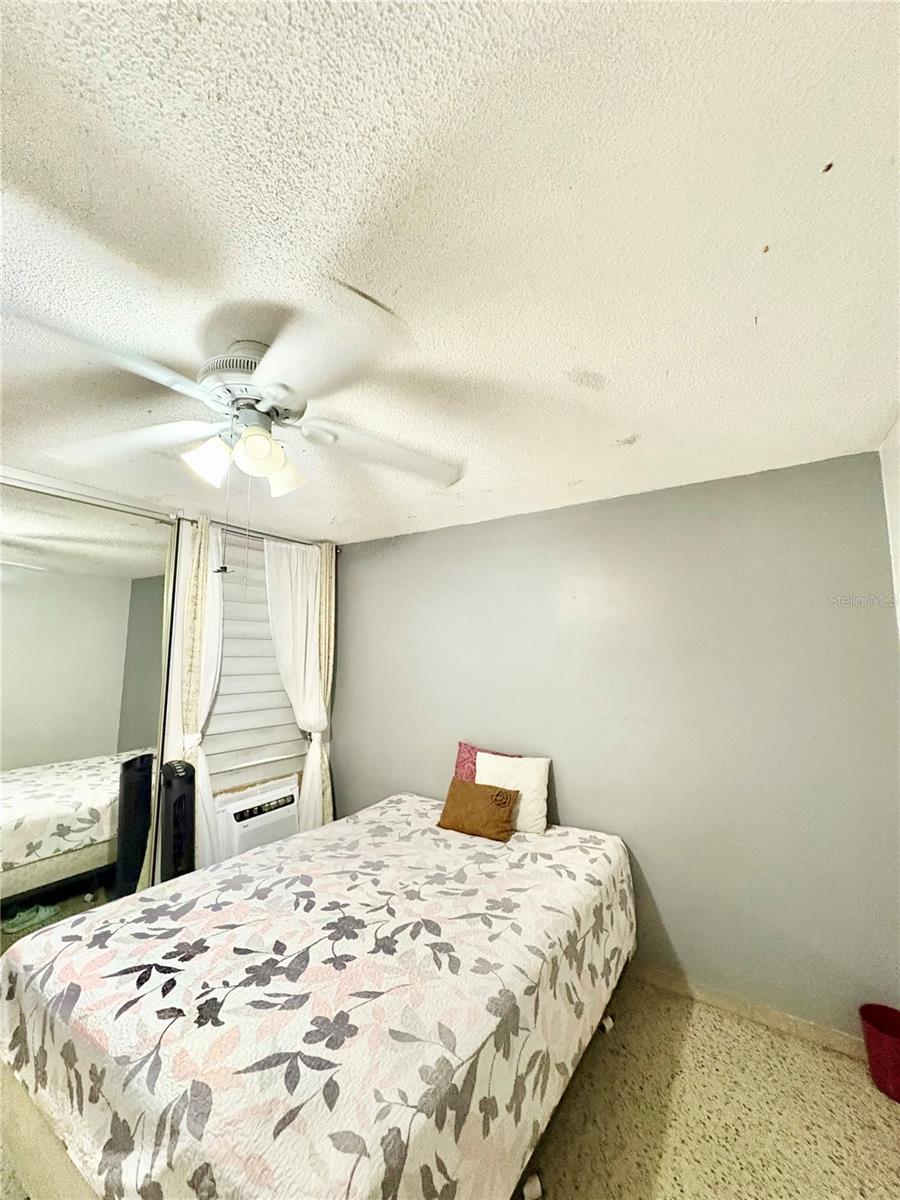 Cond. Laguna Gardens 2 AVE. LAGUNA #8E