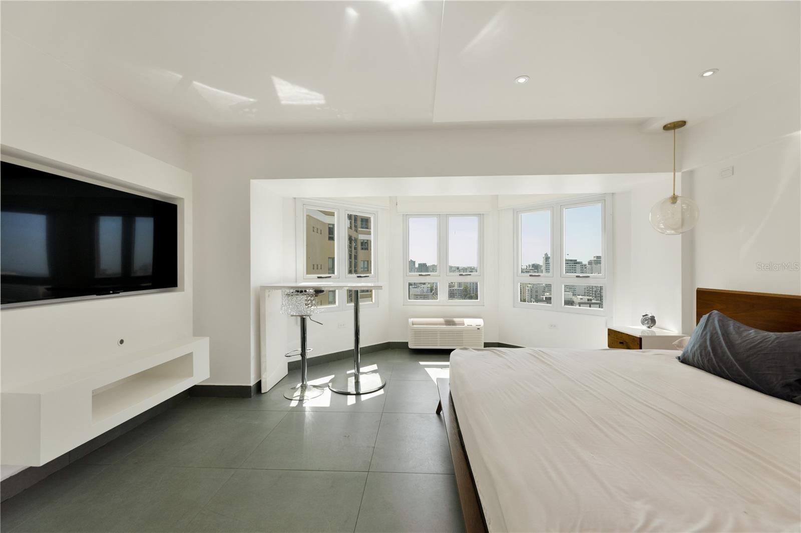 103 AVENIDA DE DIEGO #1801