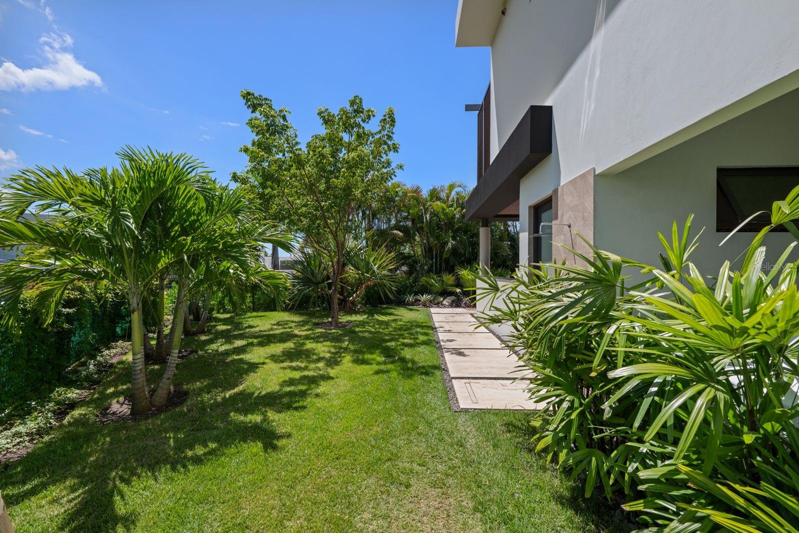 36 DORADO COUNTRY ESTATES