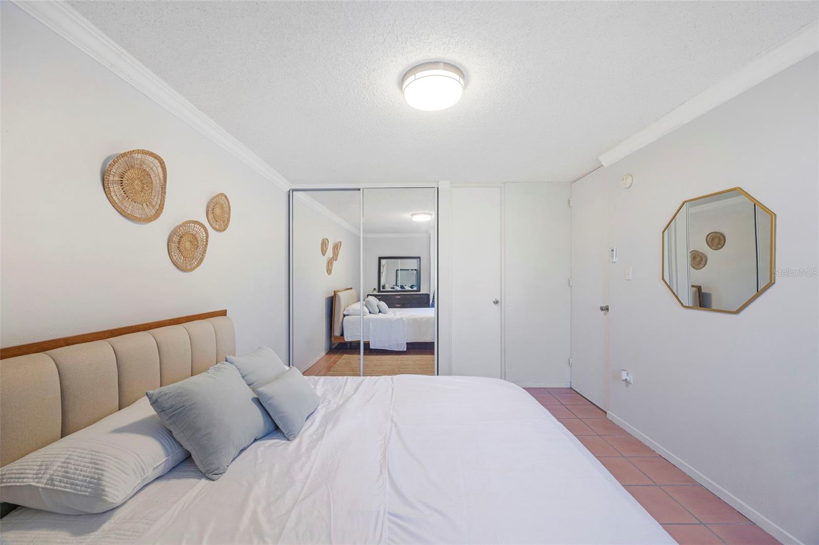 693 GOLD VILLAS #7201