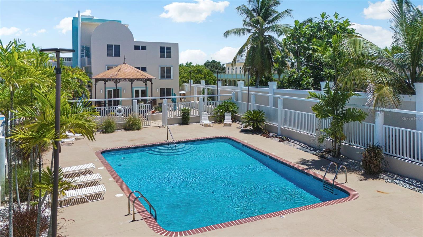 693 GOLD VILLAS #7201