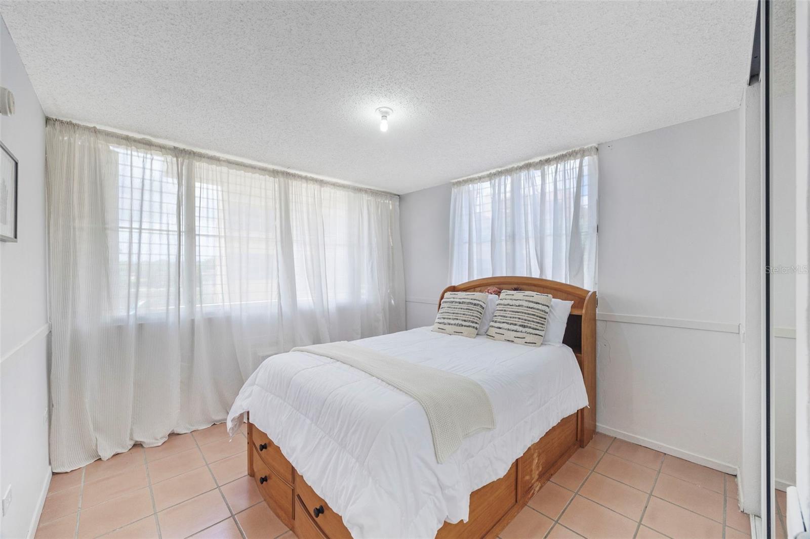 693 GOLD VILLAS #7201