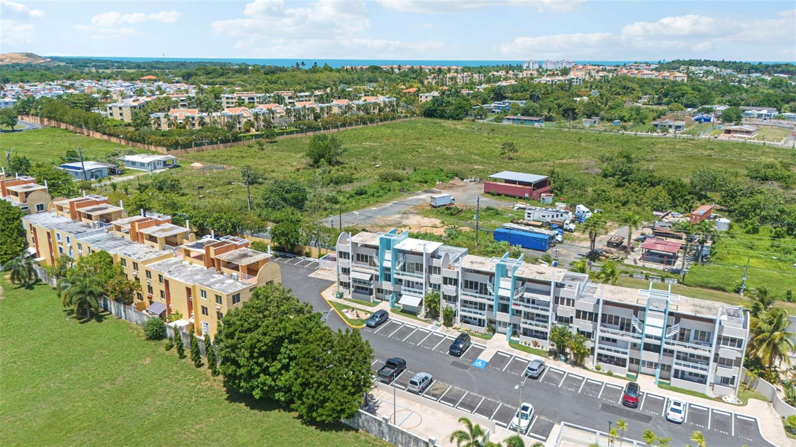 693 GOLD VILLAS #7201