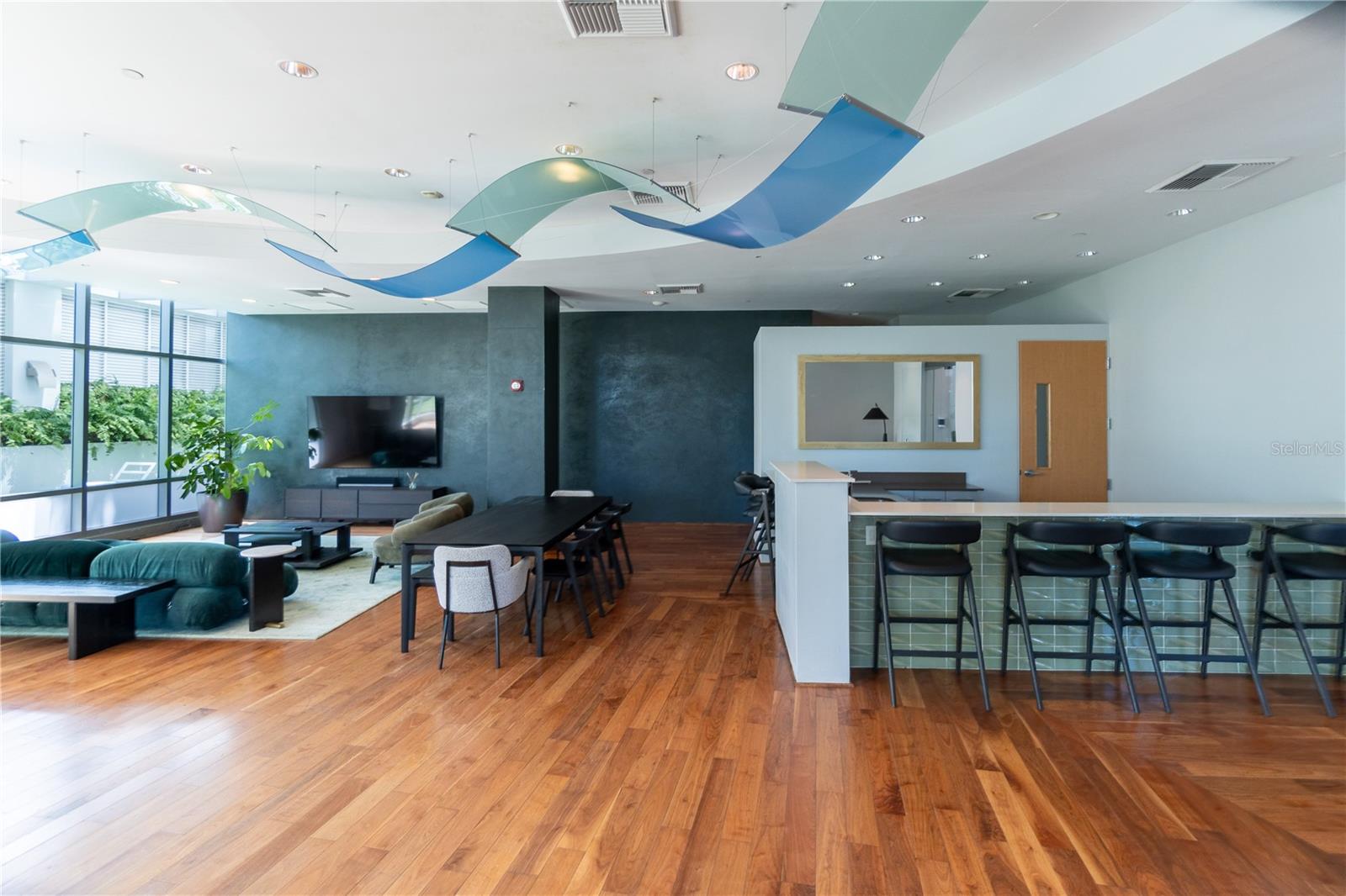 555 MONSERRATE #1101