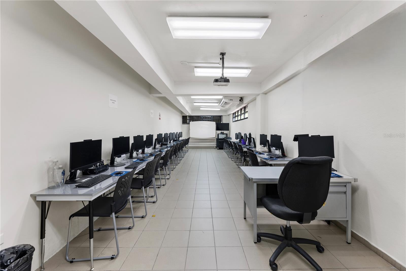 3 4229 CALLE MARGINAL