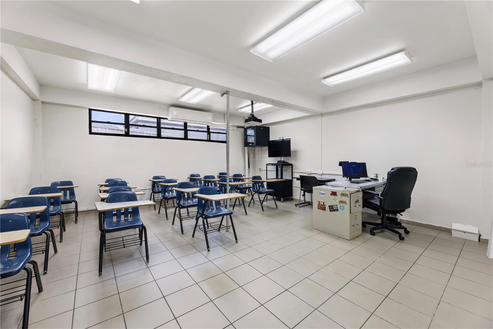 3 4229 CALLE MARGINAL