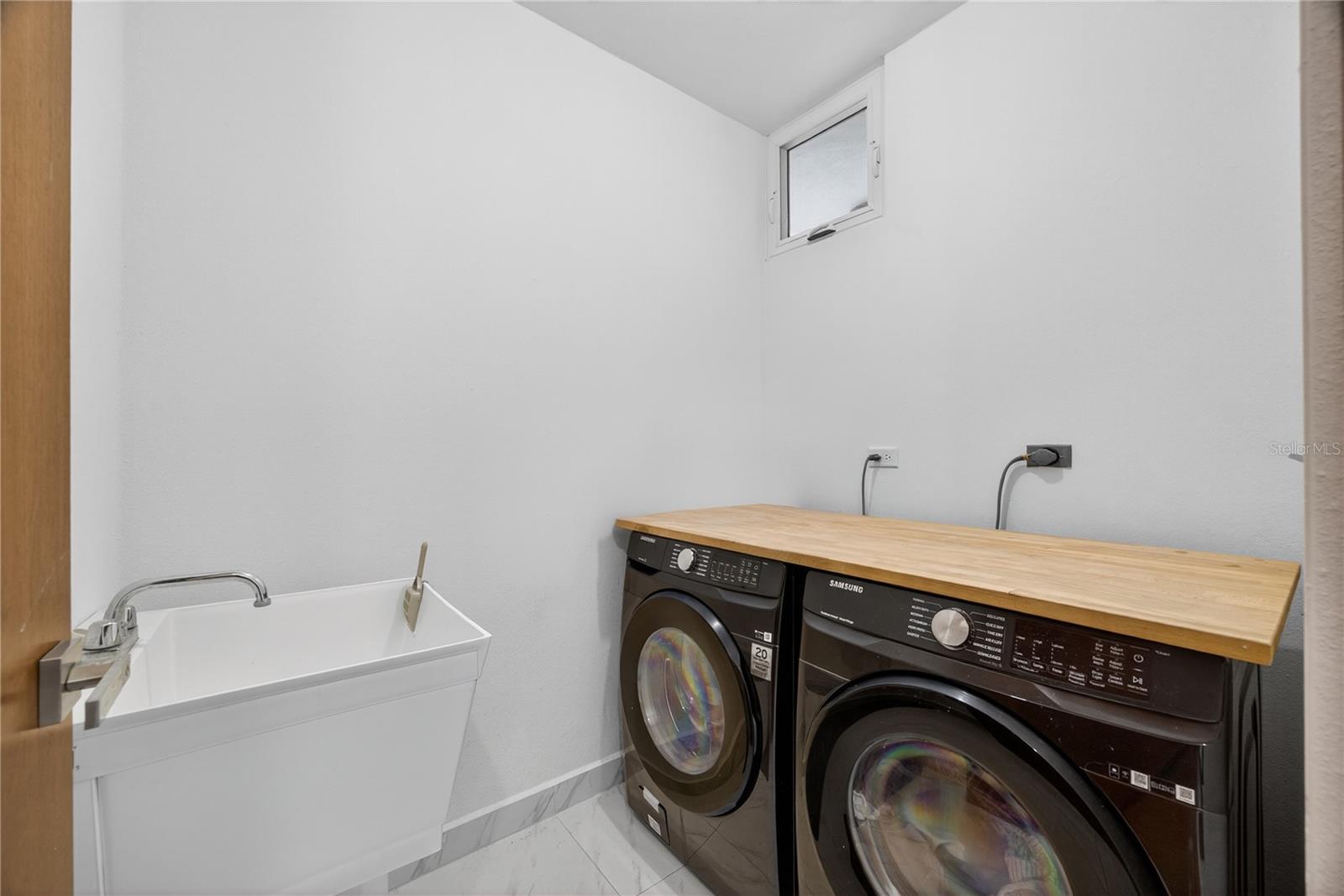 207 URB RIVER TERRACE