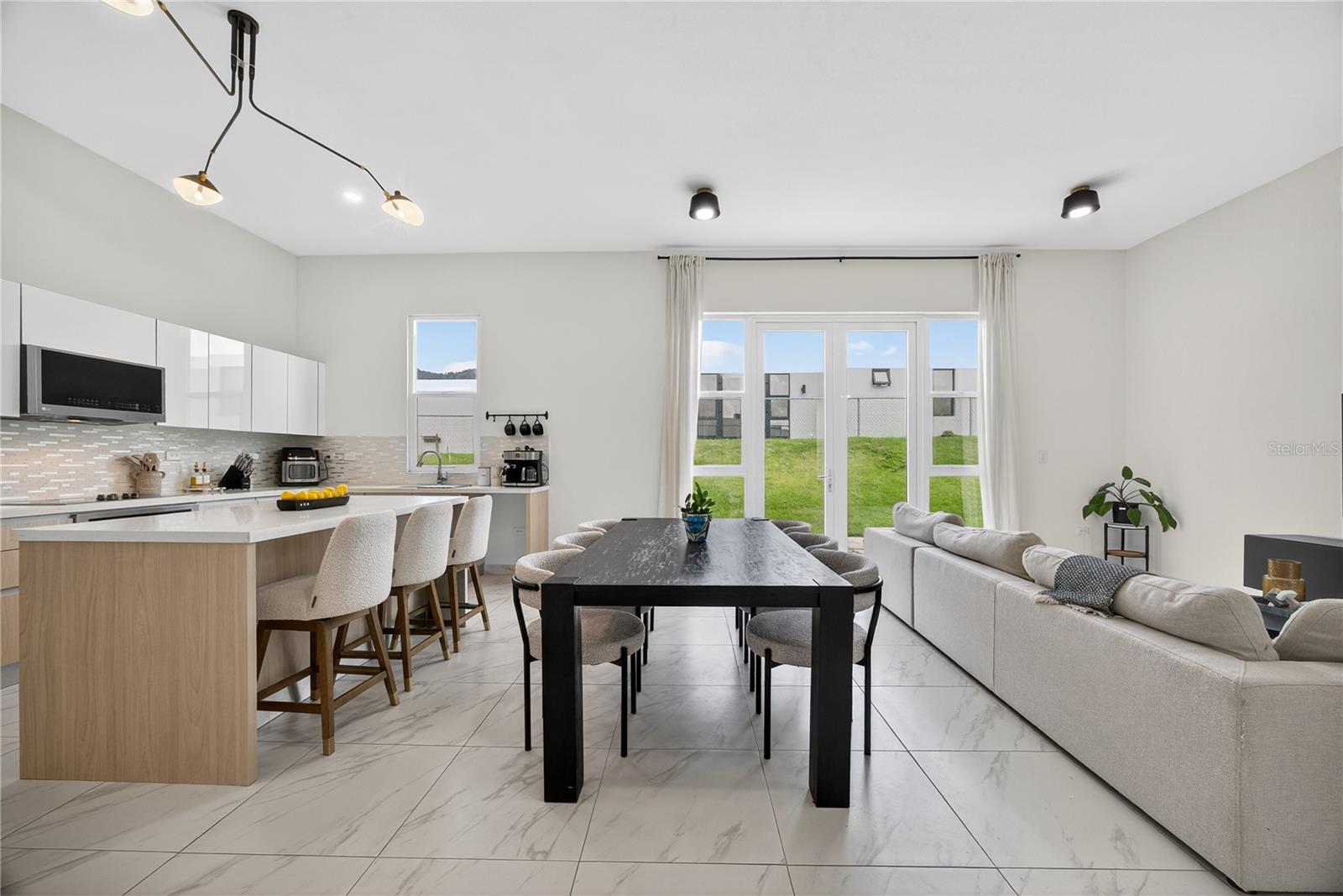 207 URB RIVER TERRACE