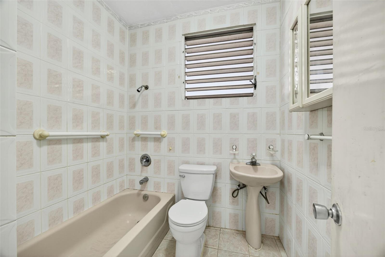 2182 LUIS A. FERRE BOULEVARD AVE LAS AMERICAS