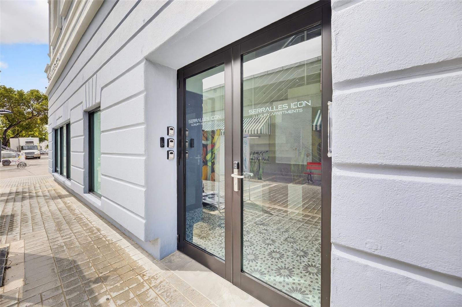 6951 REINA ISABEL STE. 101 #3a